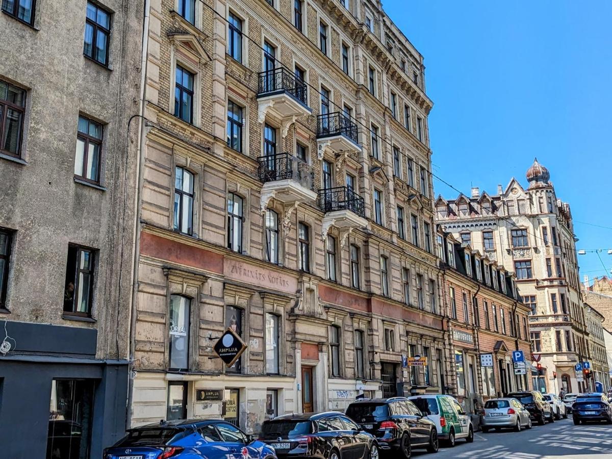 Perfectly Central Apartment 5 Min To Old Town & Art Noveau. Рига Екстериор снимка